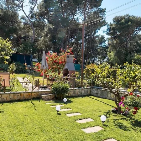 Vila Casa Ada By Briskva *