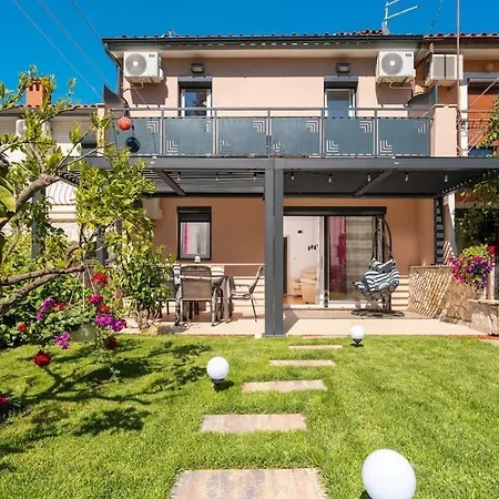 Vila Casa Ada By Briskva *